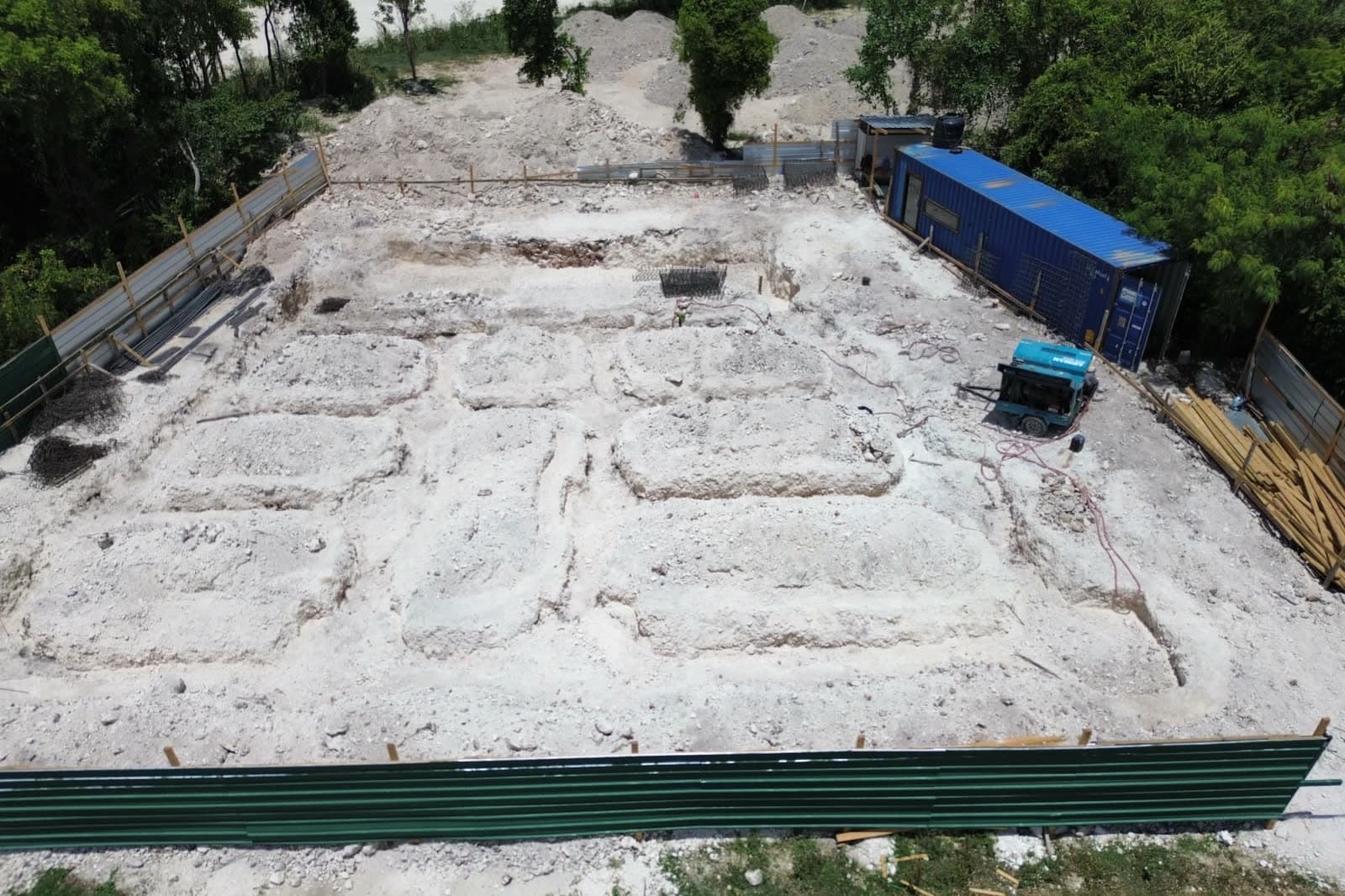 Etapa 02, excavación: Se abre el suelo donde irá la estructura.